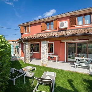 Poiai Stonehouse With Jacuzzi Ferienhaus