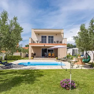 Sunny Olive Villa